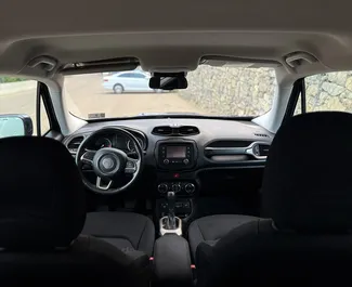 Benzine motor van 2,4L van Jeep Renegade 2021 te huur in Tbilisi.