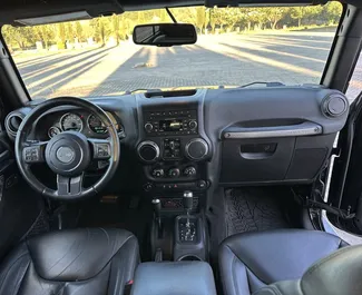 Benzine motor van 3,6L van Jeep Wrangler 2021 te huur in Tbilisi.