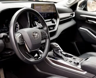 Verhuur Toyota Highlander Hybrid. Comfort, Premium, Crossover Auto te huur in Georgië ✓ Borg van Borg van 200 GEL ✓ Verzekeringsmogelijkheden TPL, CDW.
