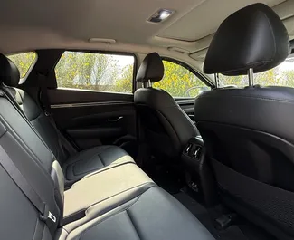 Interieur van Hyundai Tucson te huur in Georgië. Een geweldige auto met 5 zitplaatsen en een Automatisch transmissie.
