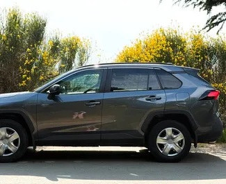 Verhuur Toyota Rav4. Comfort, SUV, Crossover Auto te huur in Georgië ✓ Borg van Zonder Borg ✓ Verzekeringsmogelijkheden TPL, CDW, SCDW, FDW, Passagiers, Diefstal.