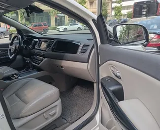Autohuur Kia Carnival 2018 in in Azerbeidzjan, met Diesel brandstof en 2 pk ➤ Vanaf 95 AZN per dag.