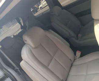 Verhuur Kia Carnival. Comfort, Crossover, Minivan Auto te huur in Azerbeidzjan ✓ Borg van Borg van 300 AZN ✓ Verzekeringsmogelijkheden TPL, CDW, Diefstal.