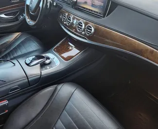Verhuur Mercedes-Benz S-Class. Premium, Luxe Auto te huur in Azerbeidzjan ✓ Borg van Borg van 500 AZN ✓ Verzekeringsmogelijkheden TPL, CDW, Diefstal.