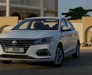 Vooraanzicht van een huurauto MG 5 in Dubai, Verenigde Arabische Emiraten ✓ Auto #14760. ✓ Transmissie Automatisch TM ✓ 0 beoordelingen.