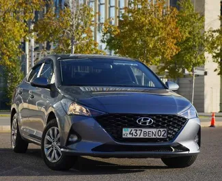 Vooraanzicht van een huurauto Hyundai Accent in Almaty, Kazachstan ✓ Auto #14745. ✓ Transmissie Automatisch TM ✓ 0 beoordelingen.