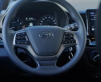Benzine motor van 1,6L van Hyundai Accent 2021 te huur in Almaty.