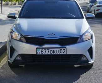 Vooraanzicht van een huurauto Kia Rio in Almaty, Kazachstan ✓ Auto #14740. ✓ Transmissie Automatisch TM ✓ 0 beoordelingen.