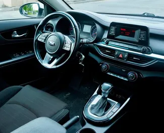 Benzine motor van 1,6L van Kia Cerato 2020 te huur in Almaty.