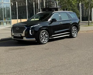 Hyundai Palisade 2021 beschikbaar voor verhuur in Almaty, met een kilometerlimiet van onbeperkt.