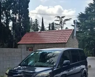 Vooraanzicht van een huurauto Toyota Noah in Tbilisi, Georgië ✓ Auto #14796. ✓ Transmissie Automatisch TM ✓ 0 beoordelingen.