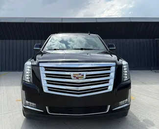 Benzine motor van 6,2L van Cadillac Escalade 2019 te huur in Tbilisi.