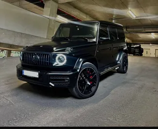 Vooraanzicht van een huurauto Mercedes-Benz G63 AMG in Tbilisi, Georgië ✓ Auto #14786. ✓ Transmissie Automatisch TM ✓ 0 beoordelingen.