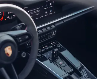 Benzine motor van 3,0L van Porsche 911 Carrera GTS 2023 te huur in Tbilisi.