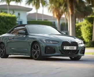 BMW 420i Cabrio 2025 beschikbaar voor verhuur in Dubai, met een kilometerlimiet van 250 km/dag.