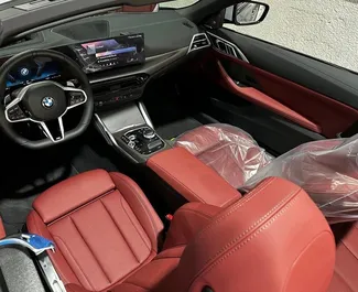 Autohuur BMW 420i Cabrio 2025 in in de VAE, met Benzine brandstof en 350 pk ➤ Vanaf 450 AED per dag.