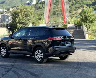 Verhuur Toyota Corolla Cross. Economy, Comfort, Crossover Auto te huur in Georgië ✓ Borg van Zonder Borg ✓ Verzekeringsmogelijkheden TPL, CDW, SCDW, FDW, Passagiers, Diefstal.