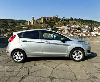 Verhuur Ford Fiesta. Economy Auto te huur in Georgië ✓ Borg van Zonder Borg ✓ Verzekeringsmogelijkheden TPL, CDW, SCDW, FDW, Passagiers, Diefstal.