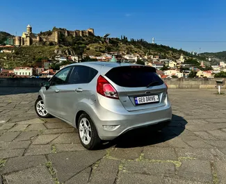 Ford Fiesta 2015 beschikbaar voor verhuur in Tbilisi, met een kilometerlimiet van onbeperkt.