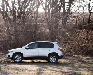 Verhuur Volkswagen Tiguan. Comfort, Crossover Auto te huur in Georgië ✓ Borg van Zonder Borg ✓ Verzekeringsmogelijkheden TPL, CDW, SCDW, FDW, Passagiers, Diefstal.