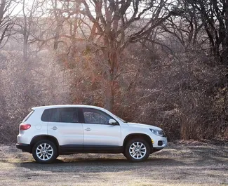 Benzine motor van 2,0L van Volkswagen Tiguan 2013 te huur in Tbilisi.