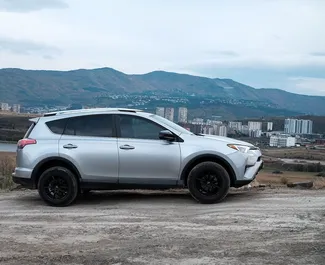 Benzine motor van 2,5L van Toyota Rav4 2018 te huur in Tbilisi.