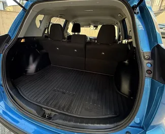 Interieur van Toyota Rav4 te huur in Georgië. Een geweldige auto met 5 zitplaatsen en een Automatisch transmissie.