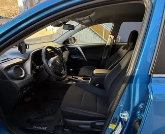 Benzine motor van 2,5L van Toyota Rav4 2018 te huur in Tbilisi.