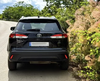 Verhuur Toyota Corolla Cross. Economy, Comfort, Crossover Auto te huur in Georgië ✓ Borg van Zonder Borg ✓ Verzekeringsmogelijkheden TPL, CDW, SCDW, FDW, Passagiers, Diefstal.