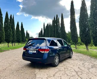 Benzine motor van 3,5L van Honda Odyssey 2016 te huur in Tbilisi.