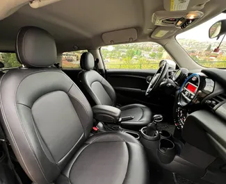 Autohuur Mini Cooper 2015 in in Georgië, met Benzine brandstof en 136 pk ➤ Vanaf 95 GEL per dag.