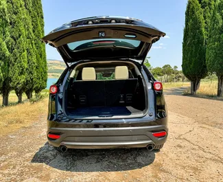 Interieur van Mazda CX-9 te huur in Georgië. Een geweldige auto met 6 zitplaatsen en een Automatisch transmissie.