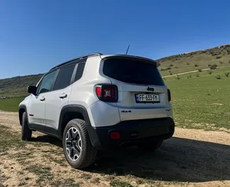 Benzine motor van 2,4L van Jeep Renegade 2018 te huur in Tbilisi.