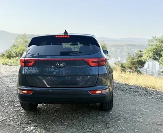Benzine motor van 2,4L van Kia Sportage 2015 te huur in Tbilisi.
