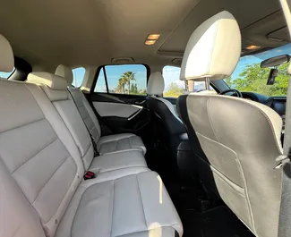 Interieur van Mazda CX-5 te huur in Georgië. Een geweldige auto met 5 zitplaatsen en een Automatisch transmissie.