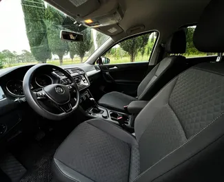 Volkswagen Tiguan 2019 beschikbaar voor verhuur in Tbilisi, met een kilometerlimiet van onbeperkt.