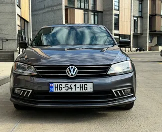 Vooraanzicht van een huurauto Volkswagen Jetta in Tbilisi, Georgië ✓ Auto #7395. ✓ Transmissie Automatisch TM ✓ 0 beoordelingen.