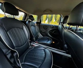 Mini Countryman Cooper S 2012 beschikbaar voor verhuur in Tbilisi, met een kilometerlimiet van onbeperkt.