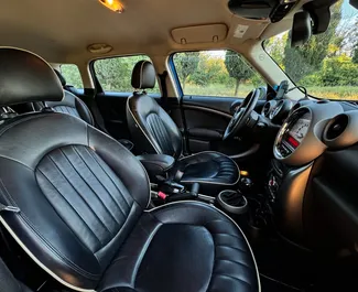 Mini Countryman Cooper S 2012 beschikbaar voor verhuur in Tbilisi, met een kilometerlimiet van onbeperkt.