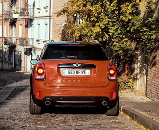 Mini Countryman Cooper S 2017 beschikbaar voor verhuur in Tbilisi, met een kilometerlimiet van onbeperkt.