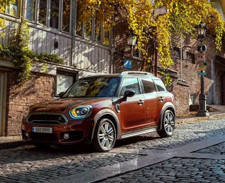 Interieur van Mini Countryman Cooper S te huur in Georgië. Een geweldige auto met 5 zitplaatsen en een Automatisch transmissie.