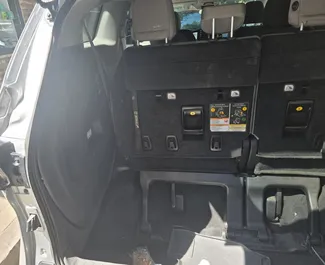 Interieur van Toyota Sienna te huur in Georgië. Een geweldige auto met 8 zitplaatsen en een Automatisch transmissie.