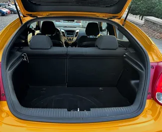 Hyundai Veloster 2016 met Vooraandrijving systeem, beschikbaar in Tbilisi.
