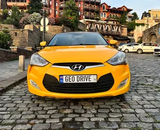 Vooraanzicht van een huurauto Hyundai Veloster in Tbilisi, Georgië ✓ Auto #8062. ✓ Transmissie Automatisch TM ✓ 0 beoordelingen.