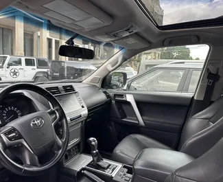 Diesel motor van 4,0L van Toyota Land Cruiser Prado 2023 te huur in Tbilisi.