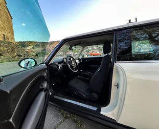 Benzine motor van 1,6L van Mini One 2015 te huur in Tbilisi.