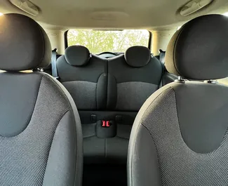 Mini One 2015 beschikbaar voor verhuur in Tbilisi, met een kilometerlimiet van onbeperkt.