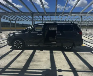 Verhuurdetails en prijs van Kia Carnival door Elton in Durrës Autohuur Kia Carnival 2020 in in Albanië, met Diesel brandstof en 180 pk ➤ Vanaf 50 EUR per dag.