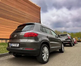 Verhuur Volkswagen Tiguan. Comfort, Crossover Auto te huur in Georgië ✓ Borg van Zonder Borg ✓ Verzekeringsmogelijkheden TPL, CDW, SCDW, FDW, Passagiers, Diefstal.