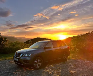 Autohuur Nissan Pathfinder 2017 in in Georgië, met Benzine brandstof en 284 pk ➤ Vanaf 159 GEL per dag.